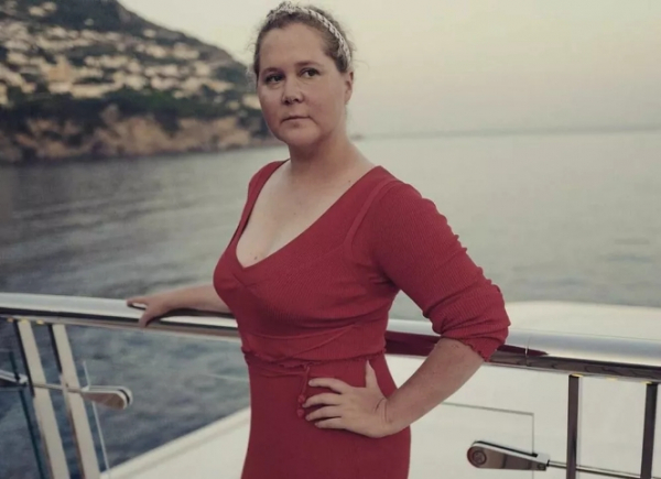 Эми Шумер продемонстрировала свою фигуру без фотошопа