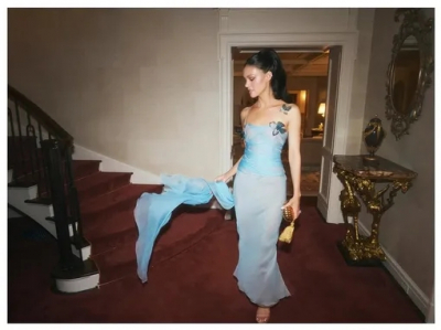 Никола Пельтц в платье за 13 тысяч долларов повторила откровенный образ Памелы Андерсон