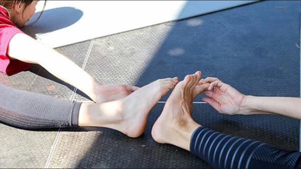 Как занятия йогой влияют на здоровье: советы врача в преддверии Дня йоги