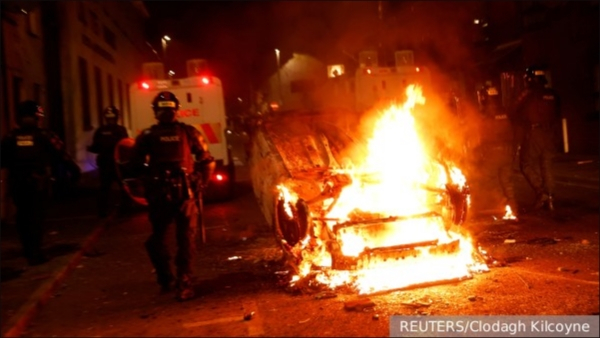 Северную Ирландию охватили массовые беспорядки
