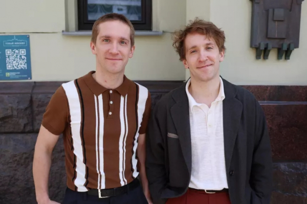 Актер Павел Рассомахин поделился мыслями о конкуренции с братом-близнецом