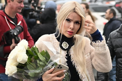 Пугачёва дотянулась "из-за бугра": Алёну Кравец с позором выгнали с модной премии после откровений о Примадонне